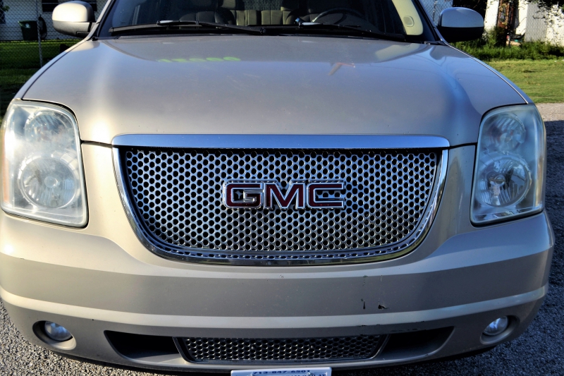 concession-moto-POURCIEUX-min_gmc-yukon-truck-grill-2828425